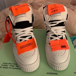 Off-White Off-Court